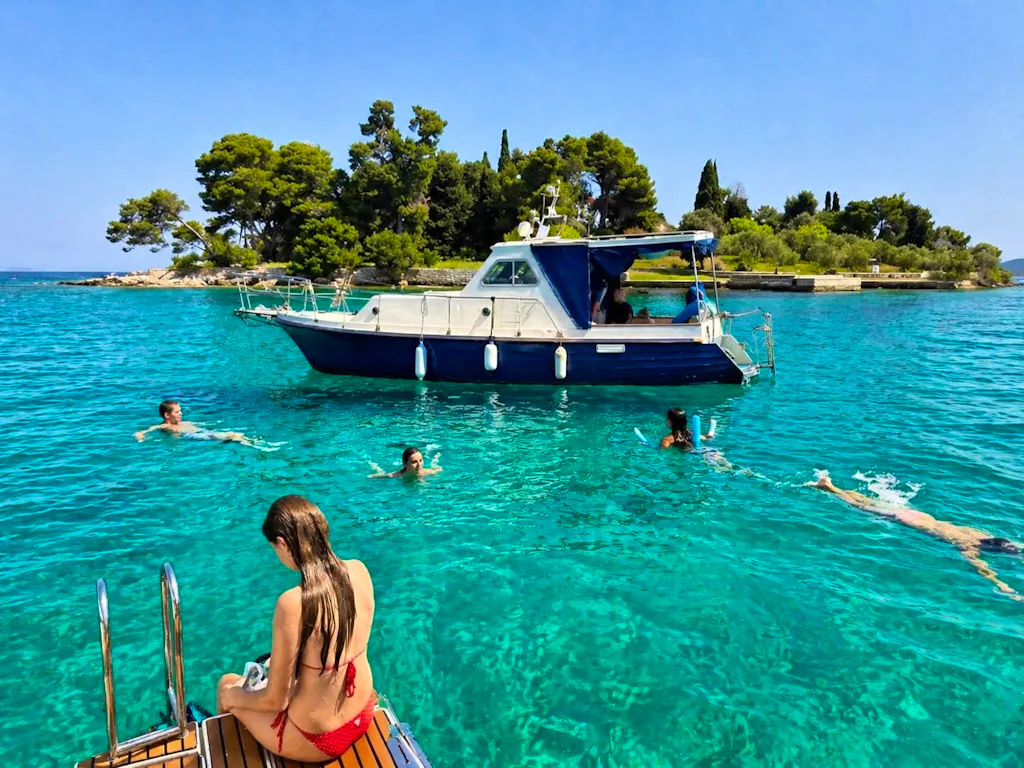 Zadar islands relaxing 3h boat tour: swimming & snorkeling