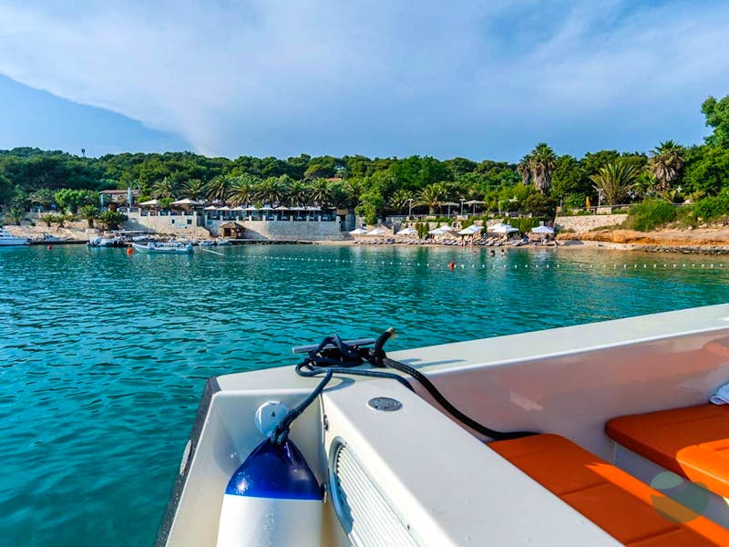 Cruise through Brac, Hvar, Šolta and Pakleni Islands