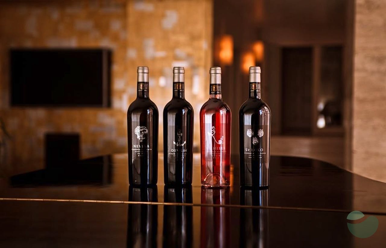 Saints Hills Tasting Flights: wine tasting in Vinaria