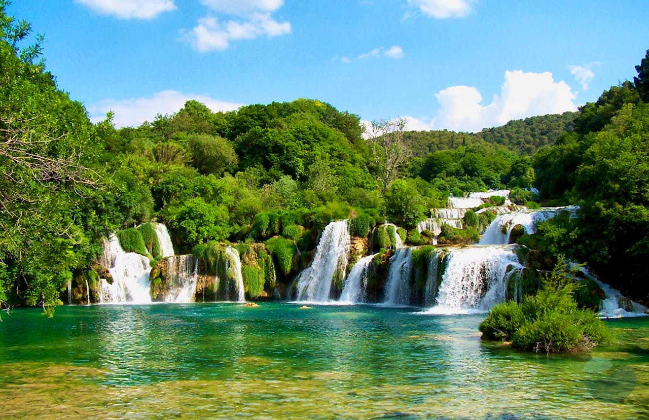 Visit Krka NP and enjoy a lunch and scroll through Skradin