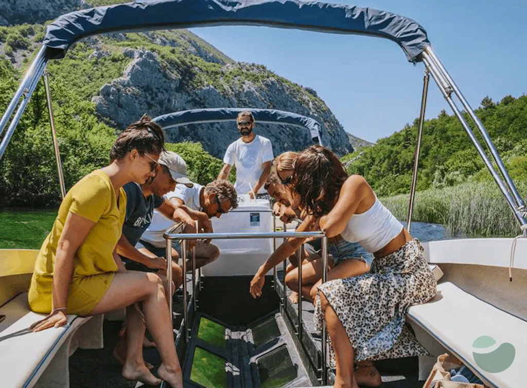 Glass-Bottom Boat Ride & Dalmatian Meal in Omiš at Radmanove
