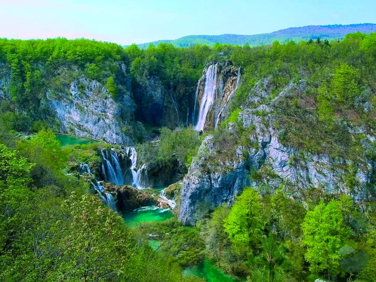 Experience the beauty of Plitvice Lakes from Zadar