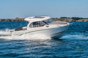 Rent Antares 8 boat in Zadar - perfect for a family day